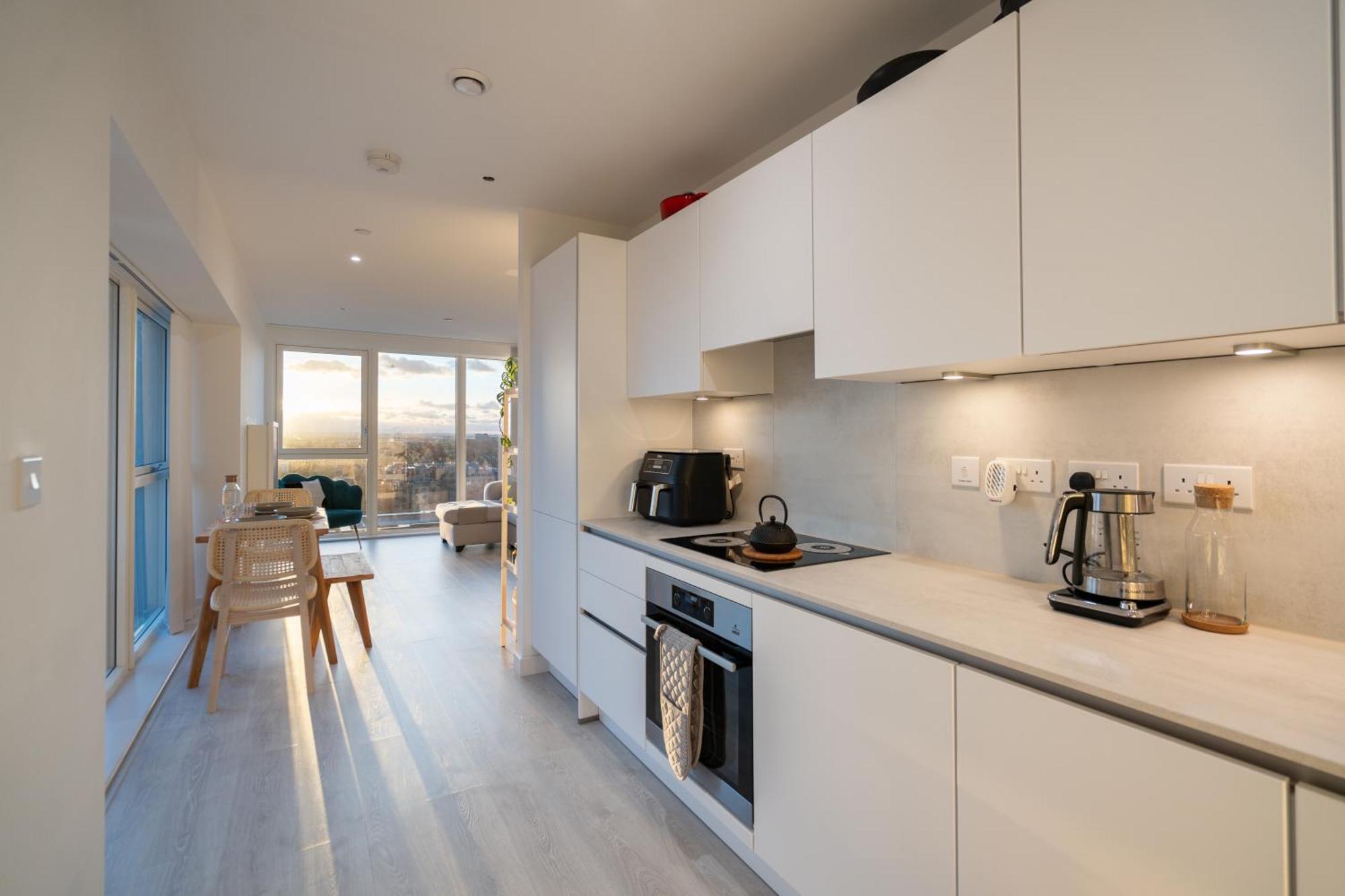 Sunset Retreat: Steps From Heathrow/Twickenham Apartment Hounslow Exterior photo