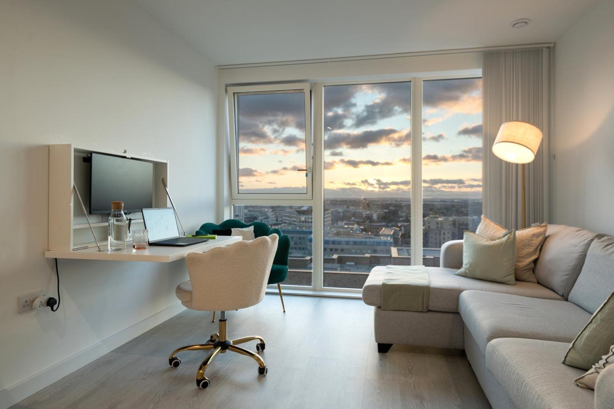 Sunset Retreat: Steps From Heathrow/Twickenham Apartment Hounslow Exterior photo