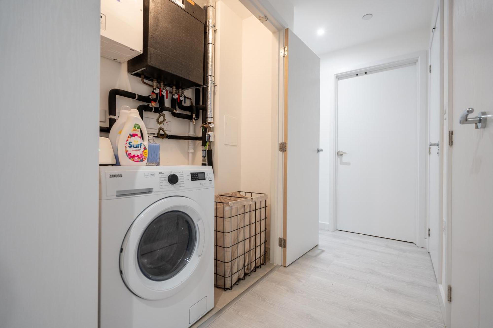 Sunset Retreat: Steps From Heathrow/Twickenham Apartment Hounslow Exterior photo