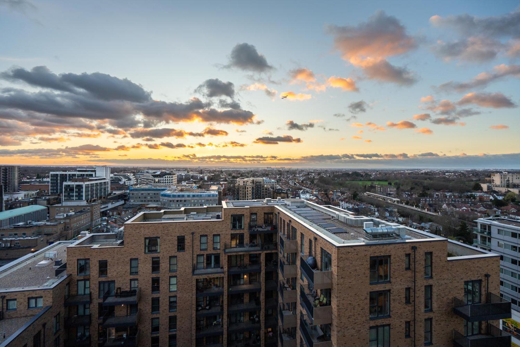 Sunset Retreat: Steps From Heathrow/Twickenham Apartment Hounslow Exterior photo