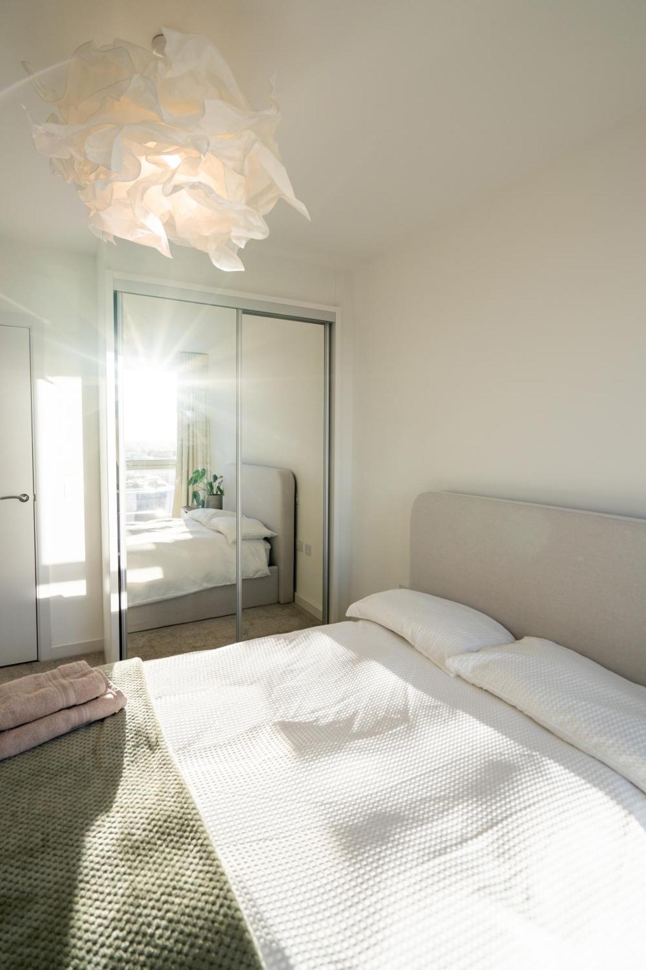 Sunset Retreat: Steps From Heathrow/Twickenham Apartment Hounslow Exterior photo