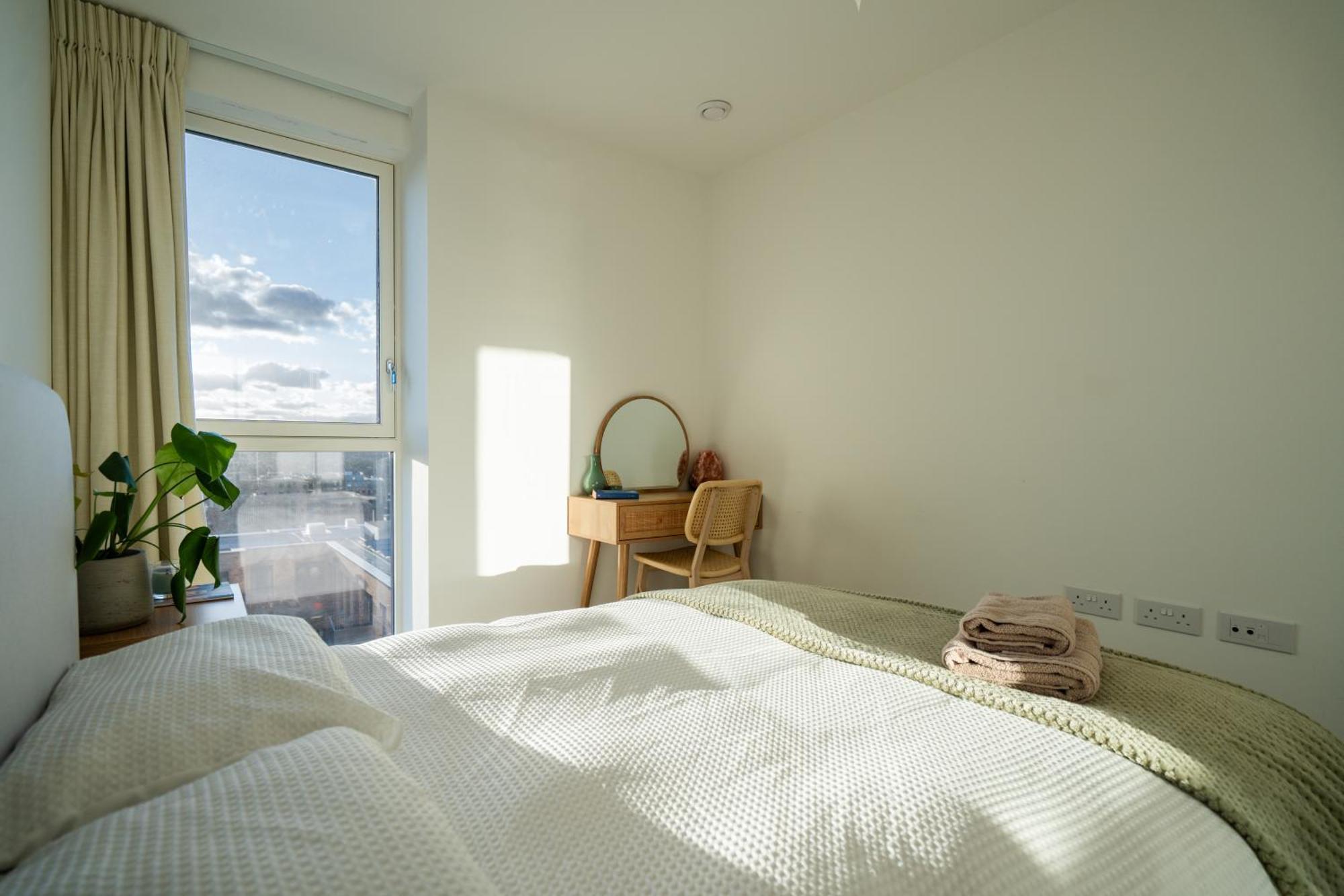 Sunset Retreat: Steps From Heathrow/Twickenham Apartment Hounslow Exterior photo